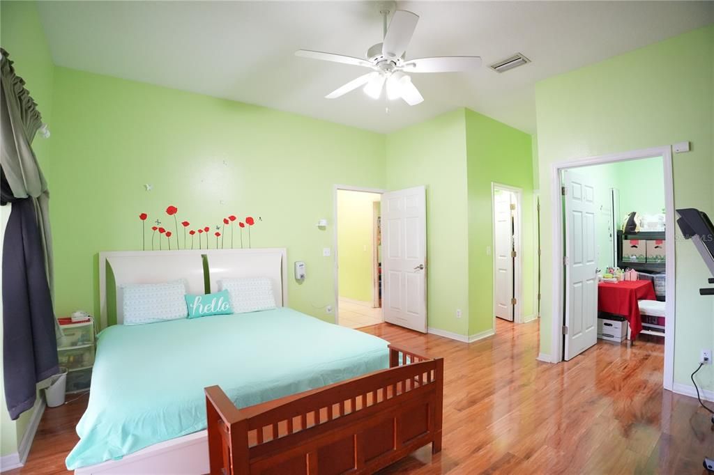 For Sale: $620,000 (5 beds, 3 baths, 2542 Square Feet)