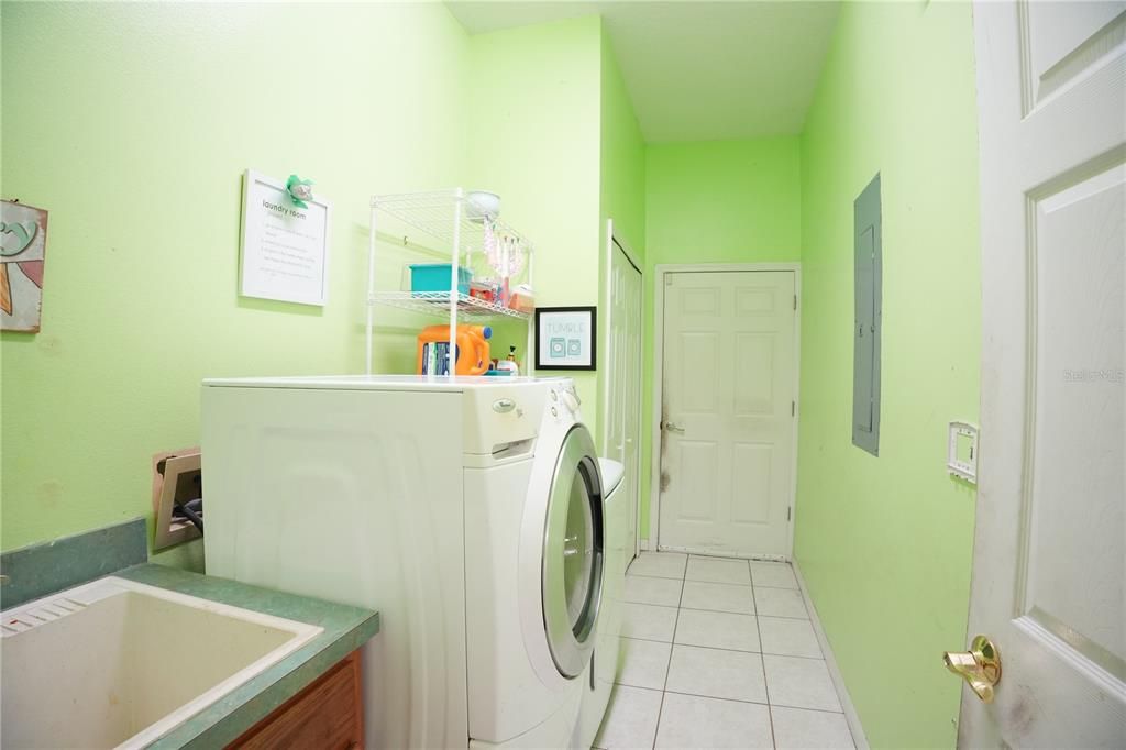 For Sale: $620,000 (5 beds, 3 baths, 2542 Square Feet)