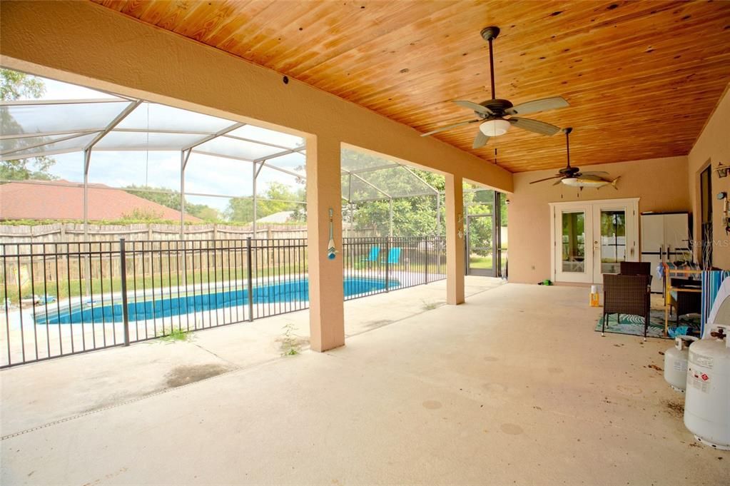 For Sale: $620,000 (5 beds, 3 baths, 2542 Square Feet)