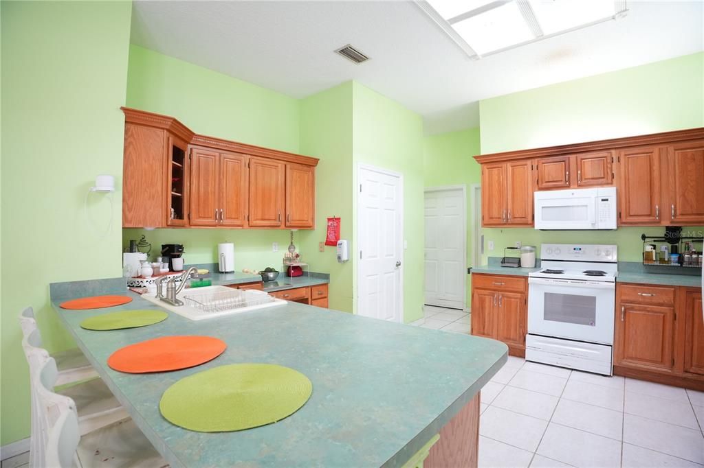 For Sale: $620,000 (5 beds, 3 baths, 2542 Square Feet)