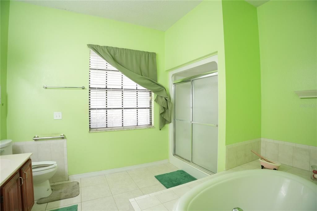 For Sale: $620,000 (5 beds, 3 baths, 2542 Square Feet)
