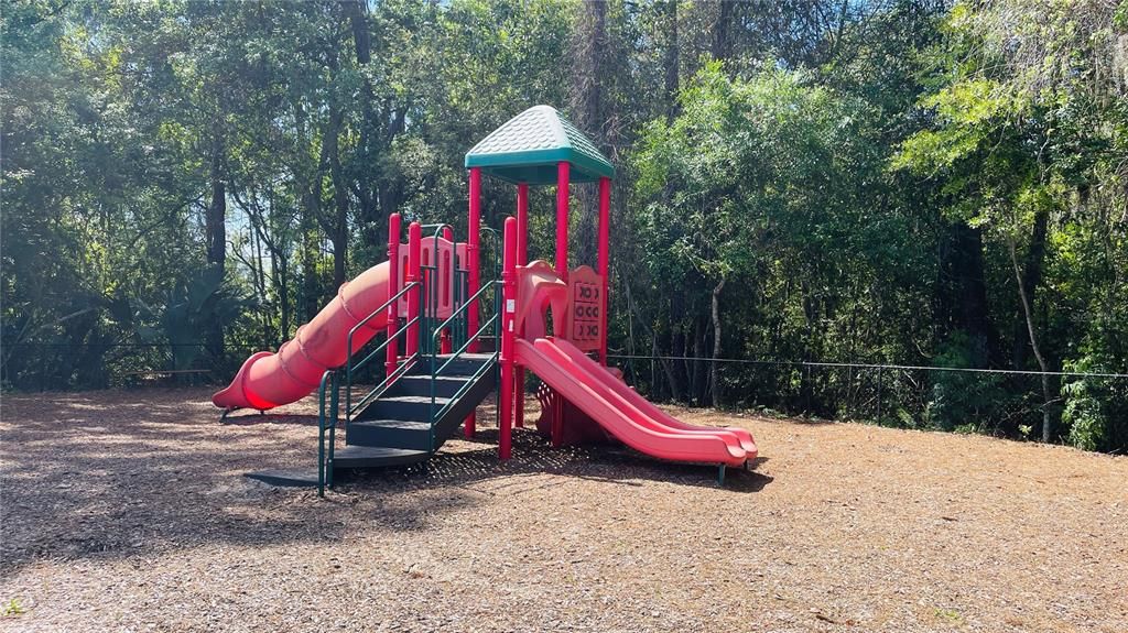 For Sale: $135,000 (1 beds, 1 baths, 597 Square Feet)