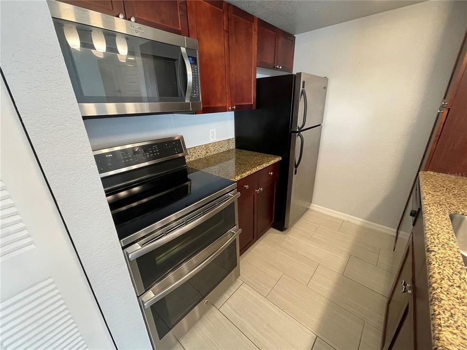 For Sale: $135,000 (1 beds, 1 baths, 597 Square Feet)
