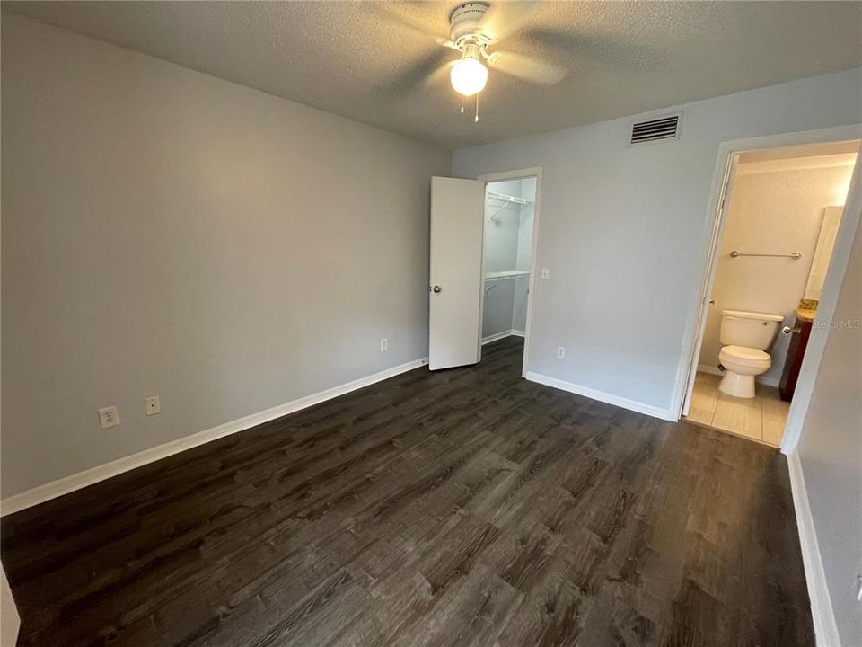 For Sale: $135,000 (1 beds, 1 baths, 597 Square Feet)