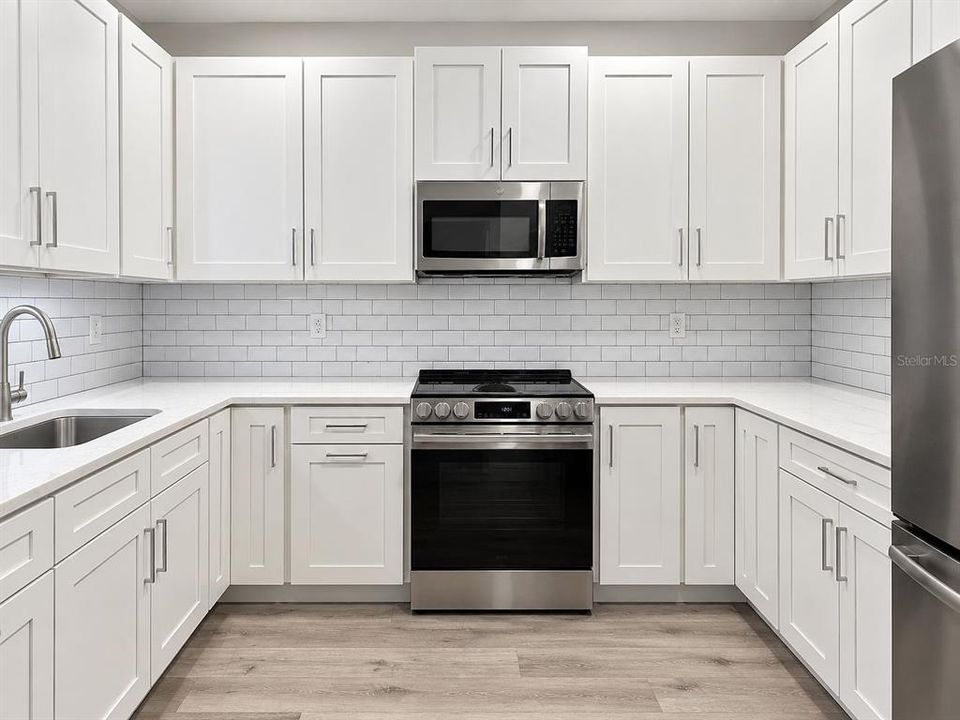 For Rent: $2,350 (2 beds, 1 baths, 992 Square Feet)
