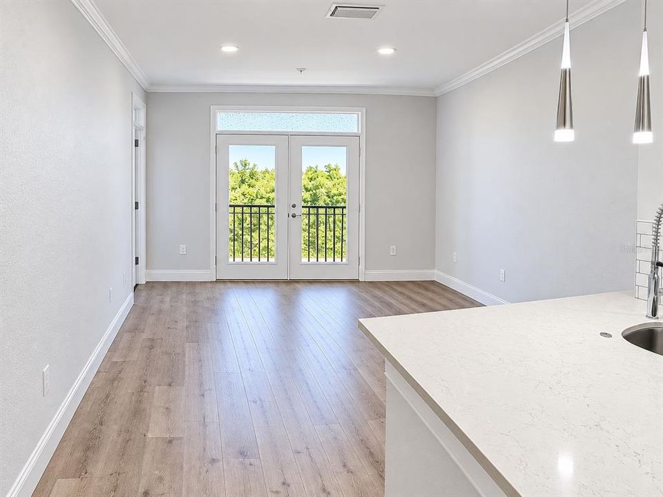 For Rent: $2,350 (2 beds, 1 baths, 992 Square Feet)