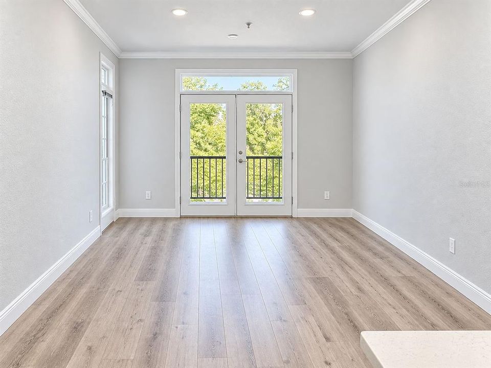 For Rent: $2,350 (2 beds, 1 baths, 992 Square Feet)