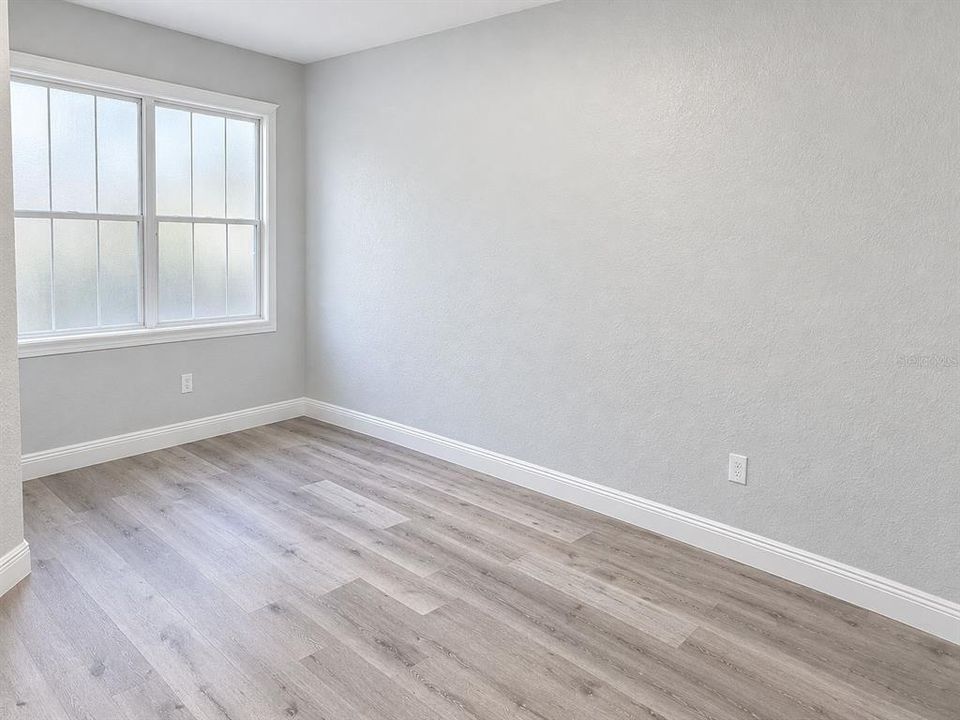 For Rent: $2,350 (2 beds, 1 baths, 992 Square Feet)