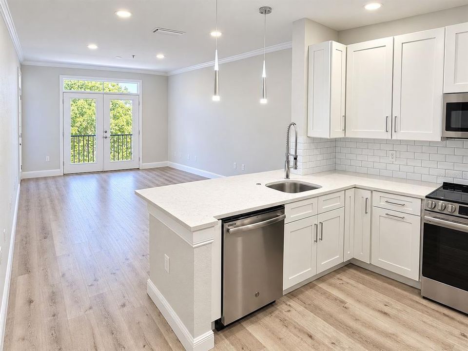 For Rent: $2,350 (2 beds, 1 baths, 992 Square Feet)