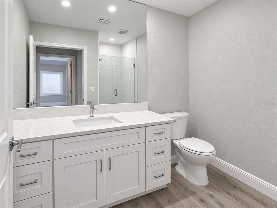 For Rent: $2,350 (2 beds, 1 baths, 992 Square Feet)