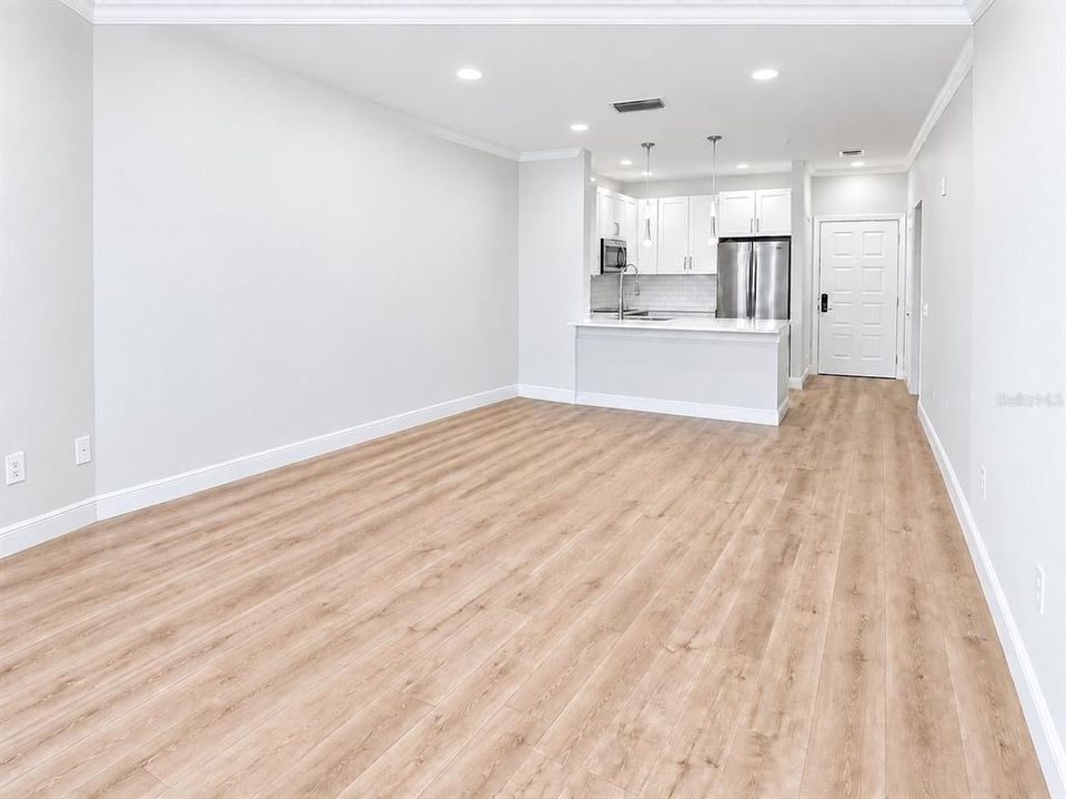 For Rent: $2,350 (2 beds, 1 baths, 992 Square Feet)