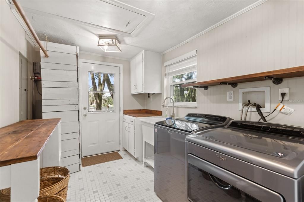 For Sale: $899,900 (3 beds, 1 baths, 1478 Square Feet)