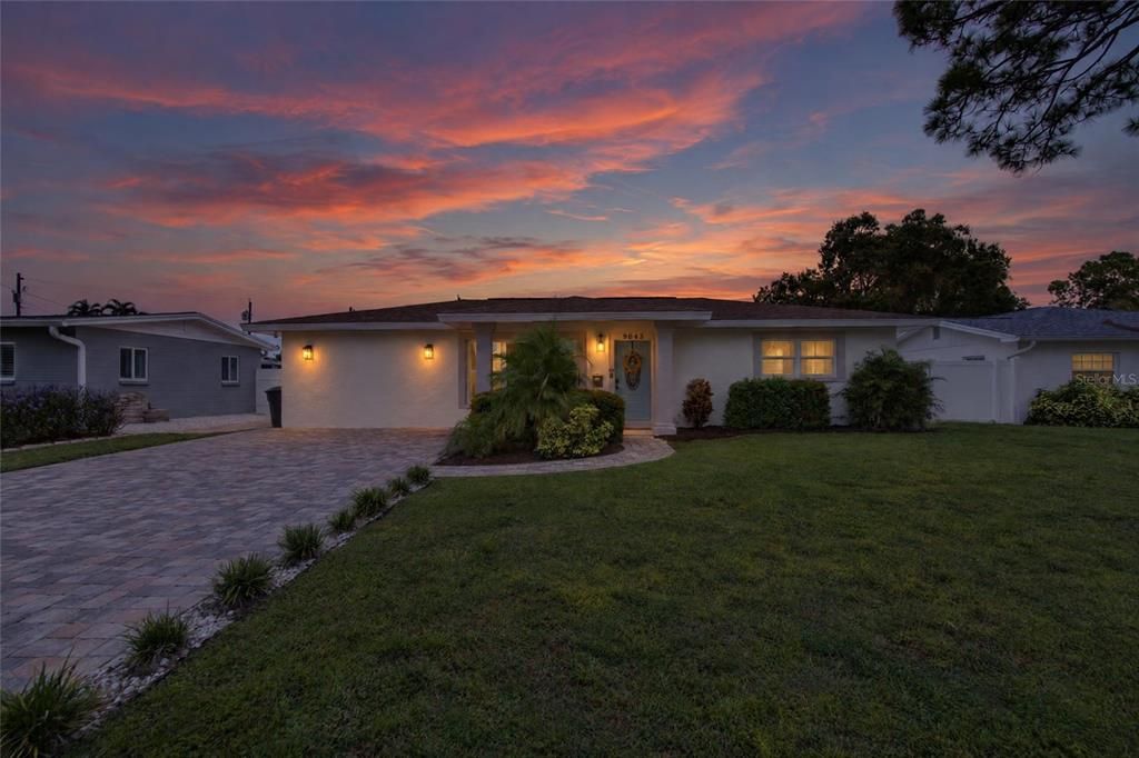 For Sale: $475,000 (3 beds, 2 baths, 1590 Square Feet)