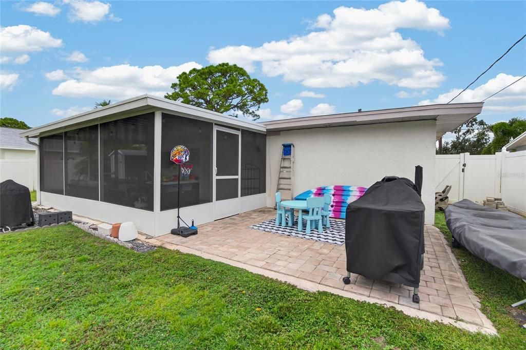 For Sale: $475,000 (3 beds, 2 baths, 1590 Square Feet)