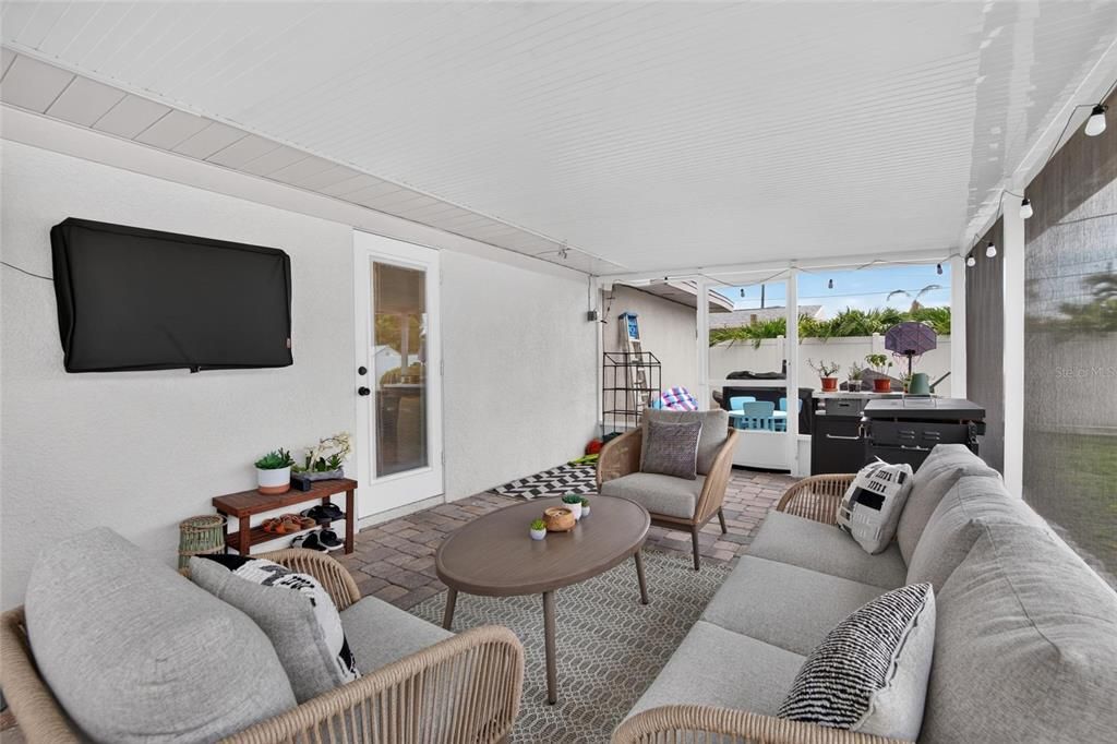 For Sale: $475,000 (3 beds, 2 baths, 1590 Square Feet)