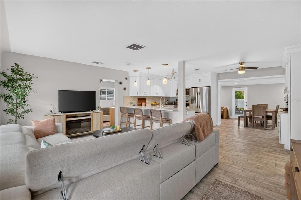 For Sale: $475,000 (3 beds, 2 baths, 1590 Square Feet)