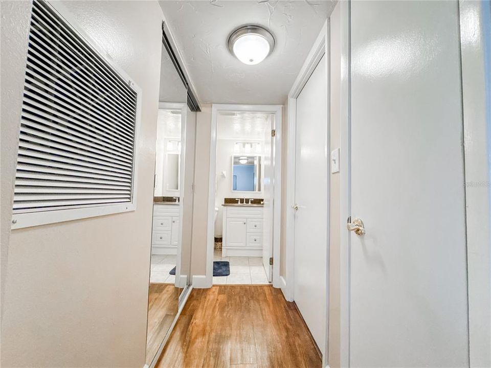 На продажу: $169,900 (2 спален, 2 ванн, 1144 Квадратных фут)