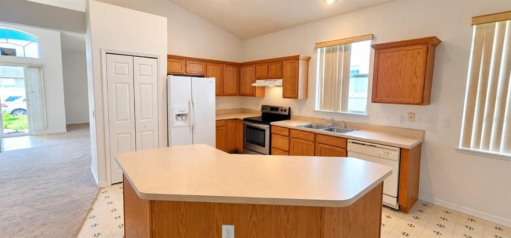 For Sale: $425,000 (4 beds, 2 baths, 1985 Square Feet)