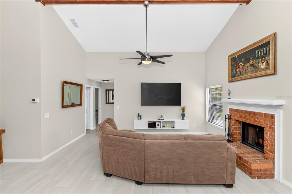 Activo con contrato: $399,000 (3 camas, 2 baños, 1510 Pies cuadrados)