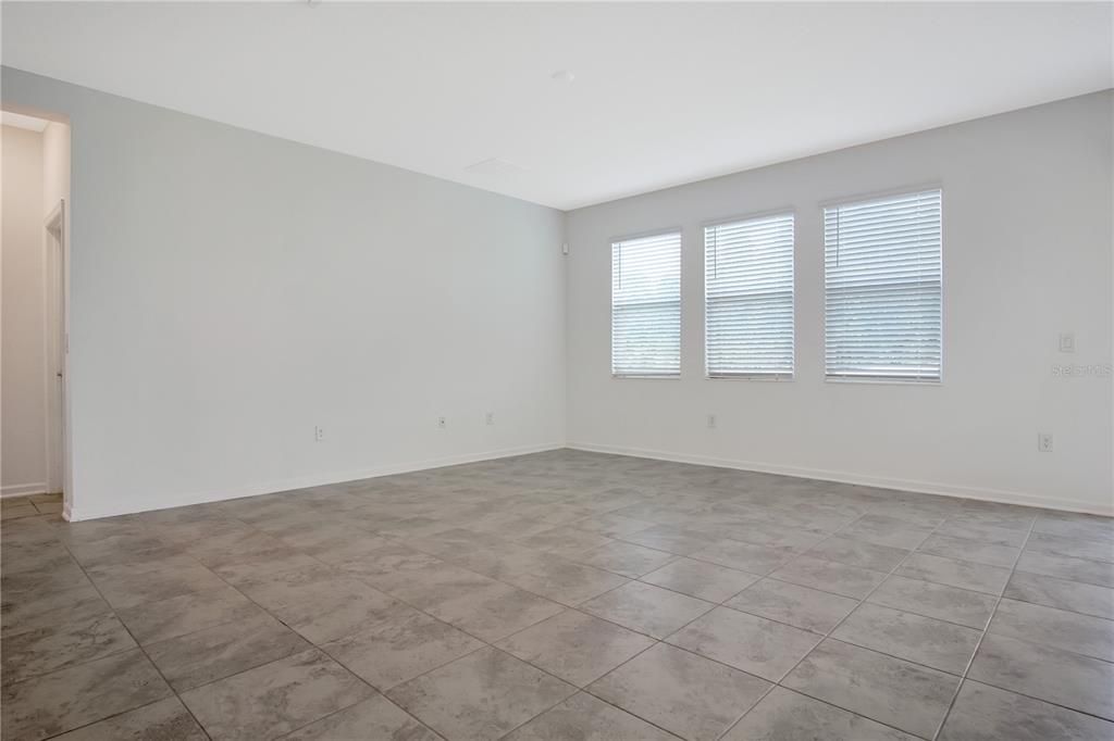 En Renta: $2,150 (4 camas, 2 baños, 1848 Pies cuadrados)