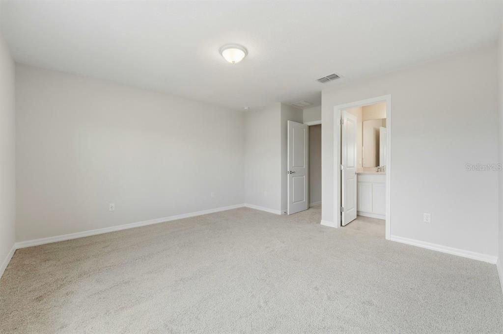 For Rent: $2,990 (4 beds, 2 baths, 1770 Square Feet)
