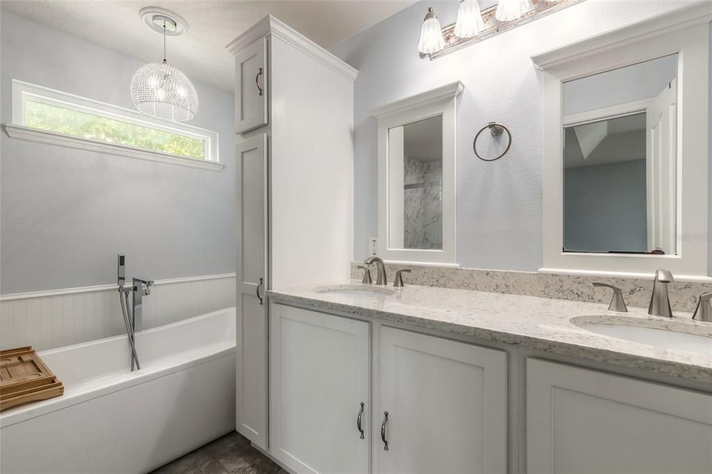 For Sale: $375,000 (3 beds, 2 baths, 1704 Square Feet)