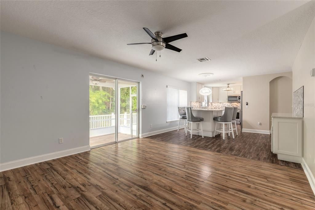 For Sale: $375,000 (3 beds, 2 baths, 1704 Square Feet)