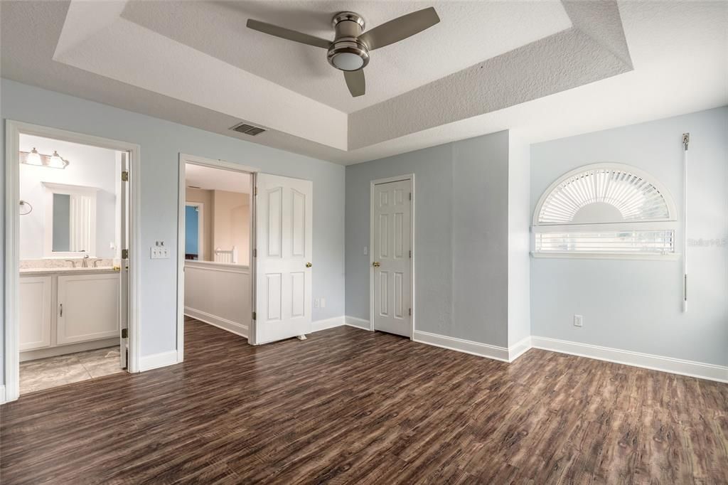 For Sale: $375,000 (3 beds, 2 baths, 1704 Square Feet)