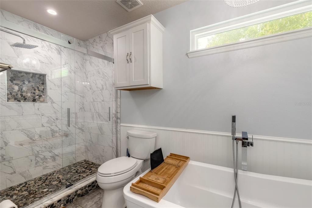 For Sale: $375,000 (3 beds, 2 baths, 1704 Square Feet)