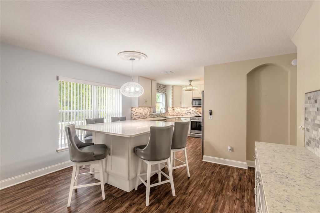 For Sale: $375,000 (3 beds, 2 baths, 1704 Square Feet)