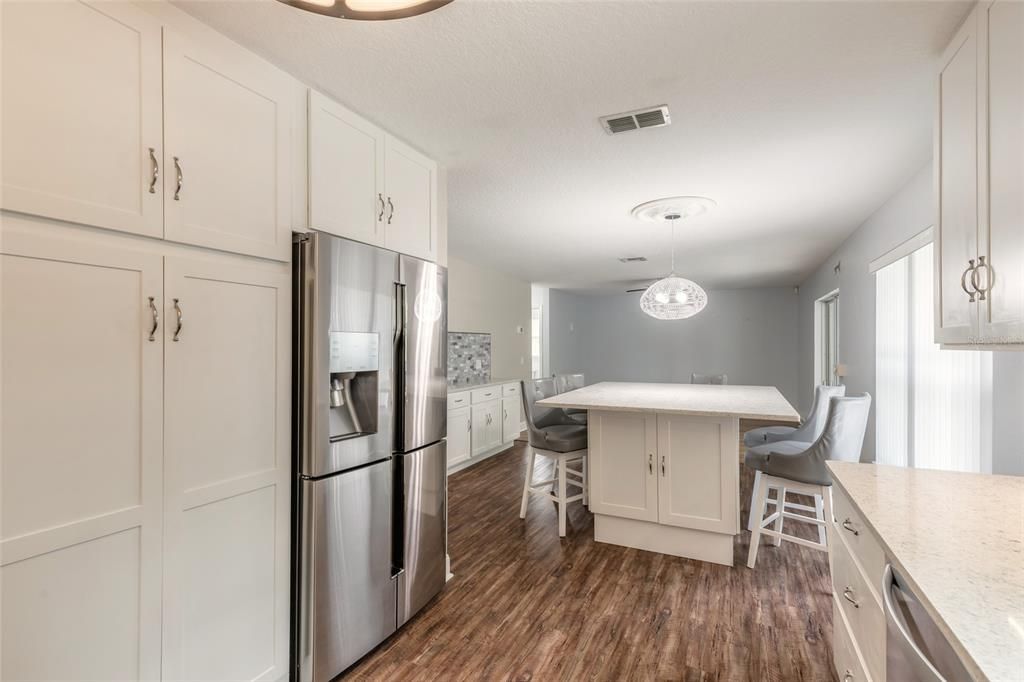 For Sale: $375,000 (3 beds, 2 baths, 1704 Square Feet)