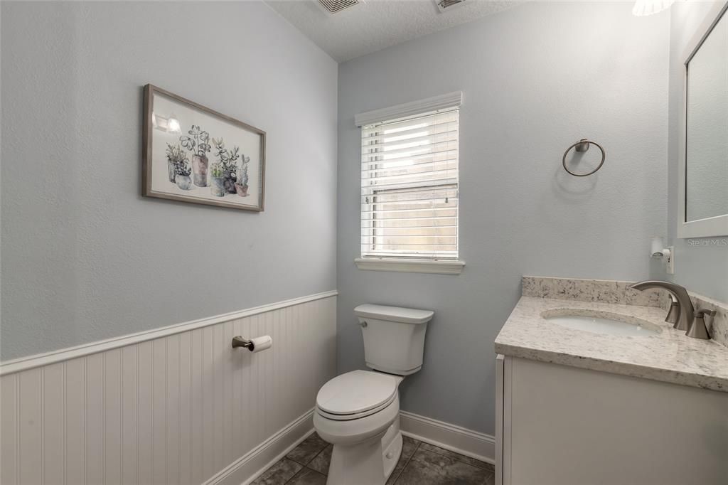 For Sale: $375,000 (3 beds, 2 baths, 1704 Square Feet)