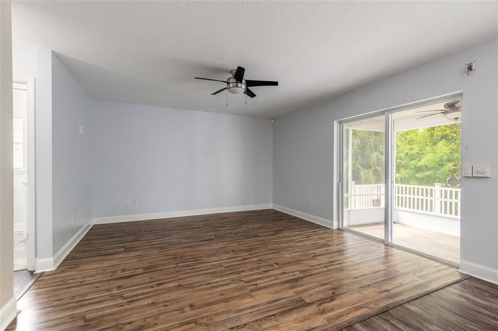 For Sale: $375,000 (3 beds, 2 baths, 1704 Square Feet)