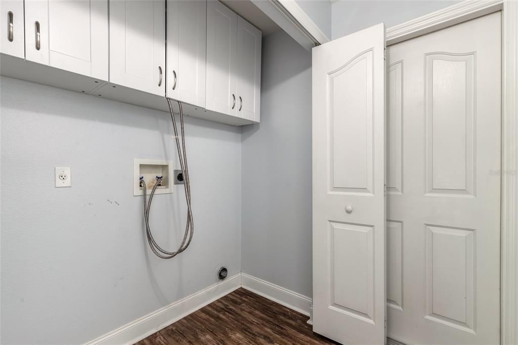 For Sale: $375,000 (3 beds, 2 baths, 1704 Square Feet)
