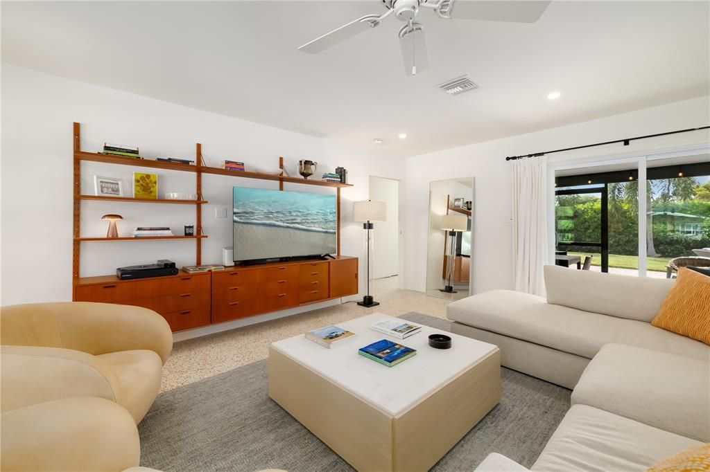En Venta: $675,000 (3 camas, 2 baños, 1441 Pies cuadrados)