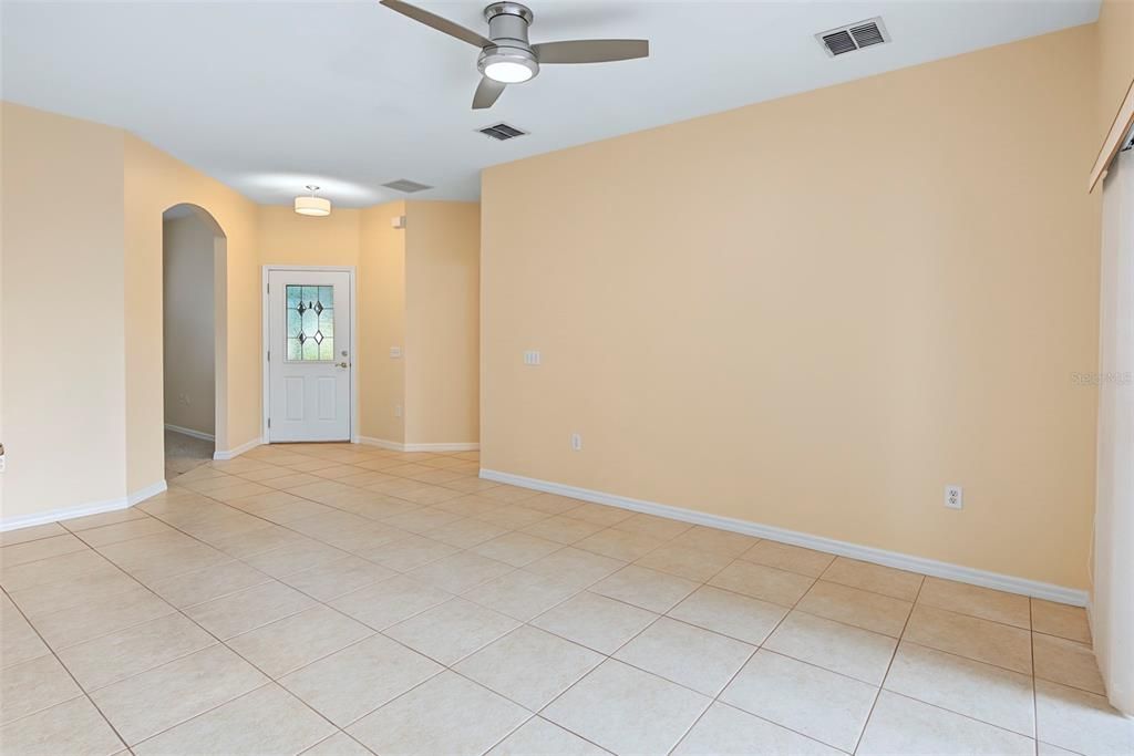For Sale: $275,000 (2 beds, 2 baths, 1488 Square Feet)