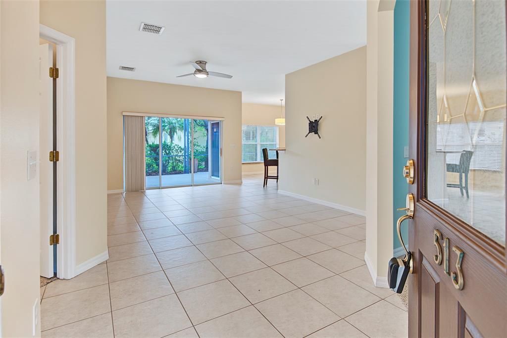 For Sale: $275,000 (2 beds, 2 baths, 1488 Square Feet)