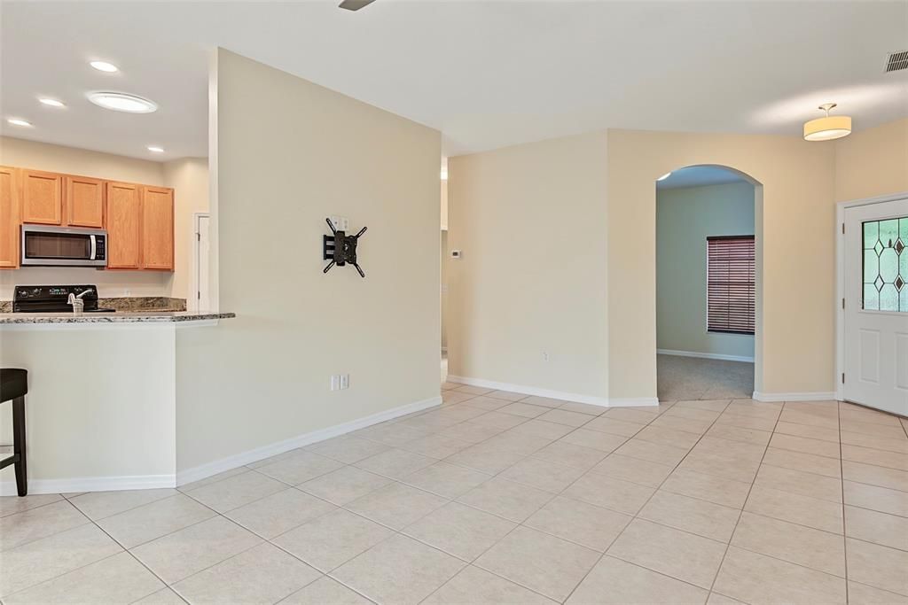 For Sale: $275,000 (2 beds, 2 baths, 1488 Square Feet)