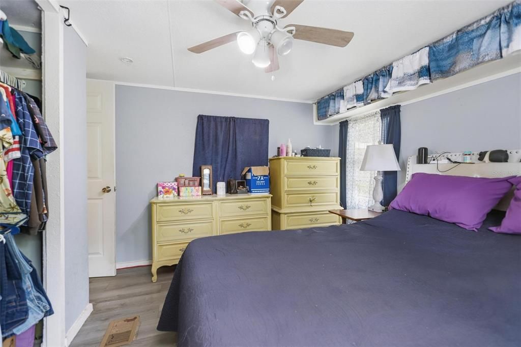 For Sale: $165,000 (2 beds, 1 baths, 672 Square Feet)
