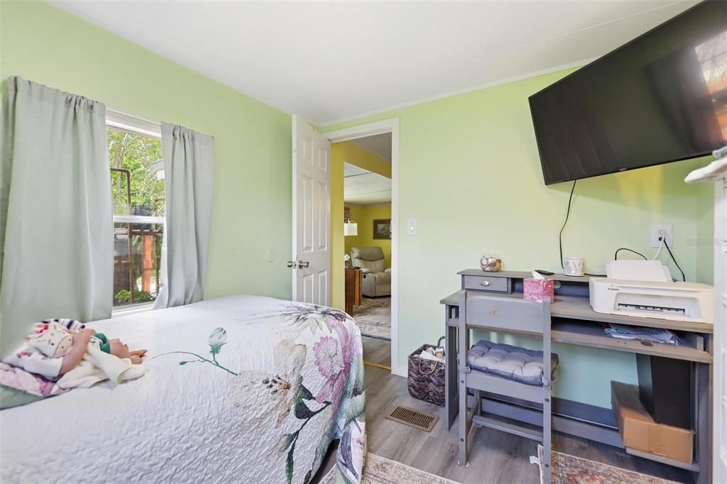 For Sale: $165,000 (2 beds, 1 baths, 672 Square Feet)