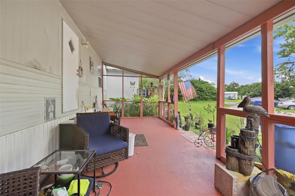 For Sale: $165,000 (2 beds, 1 baths, 672 Square Feet)