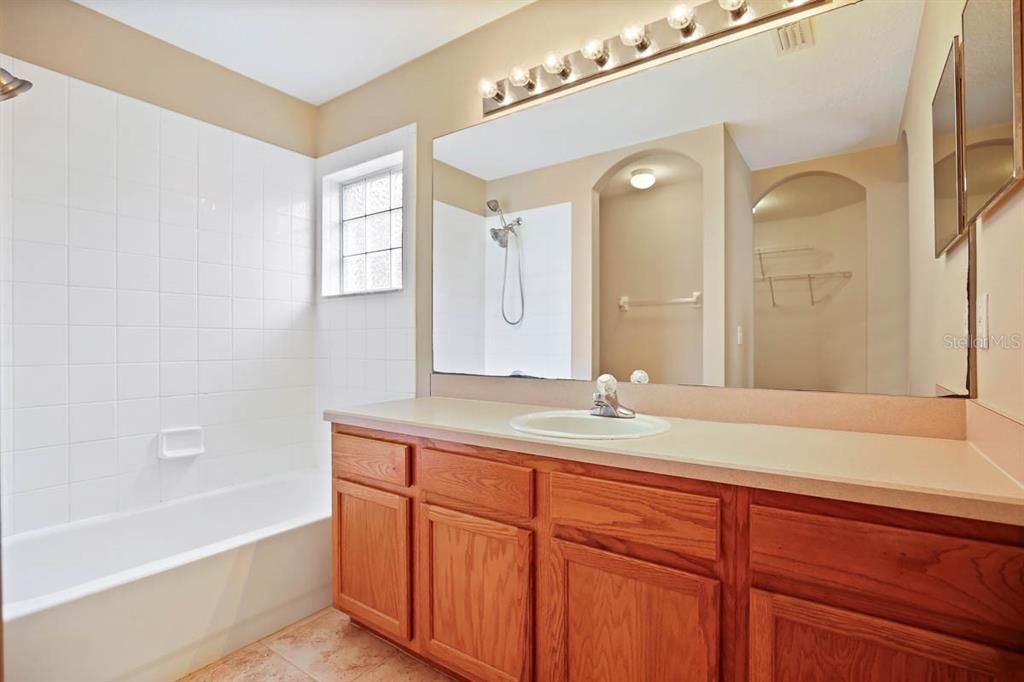 For Rent: $2,400 (3 beds, 2 baths, 1300 Square Feet)
