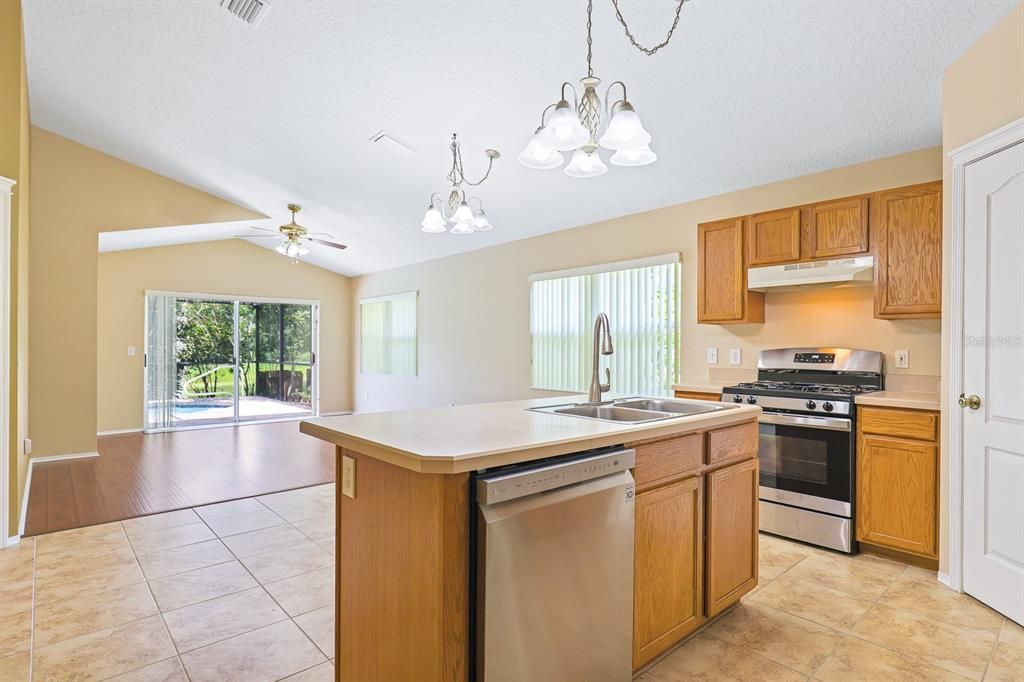 For Rent: $2,400 (3 beds, 2 baths, 1300 Square Feet)