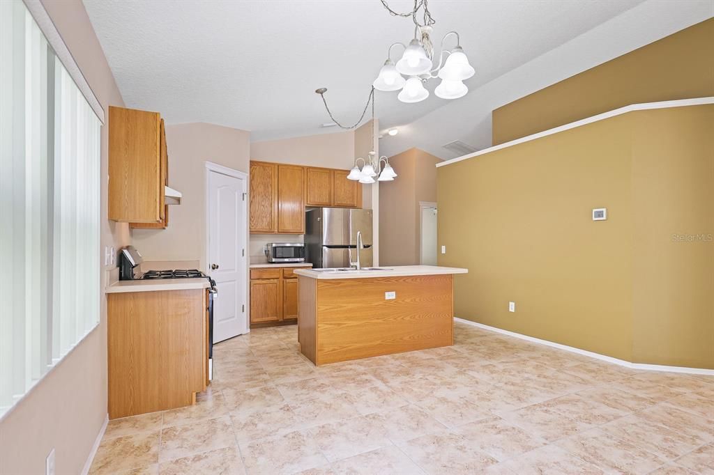For Rent: $2,400 (3 beds, 2 baths, 1300 Square Feet)