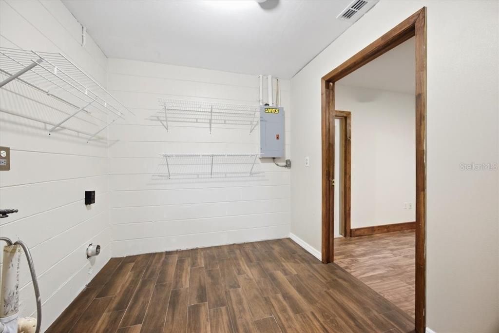 En Venta: $394,500 (4 camas, 2 baños, 1600 Pies cuadrados)