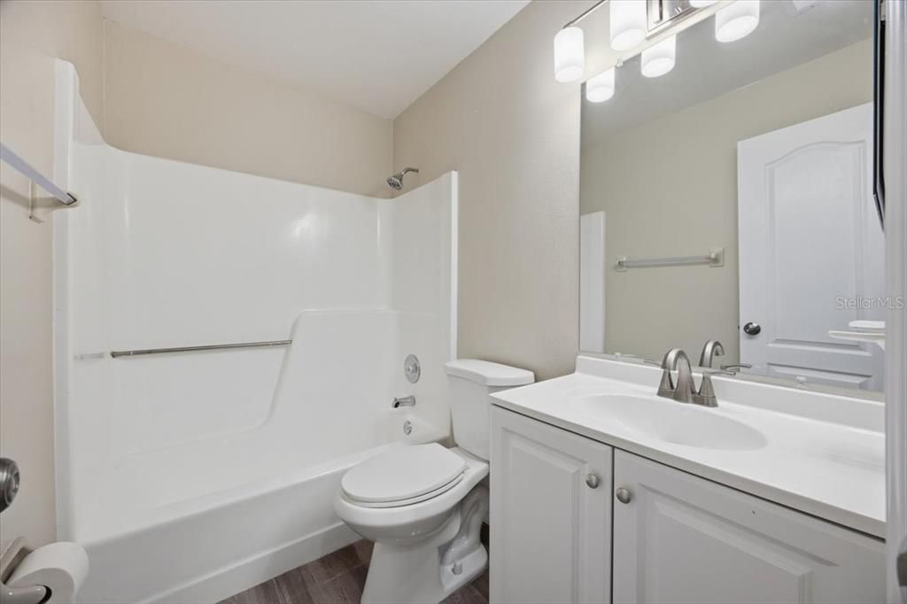 En Venta: $394,500 (4 camas, 2 baños, 1600 Pies cuadrados)