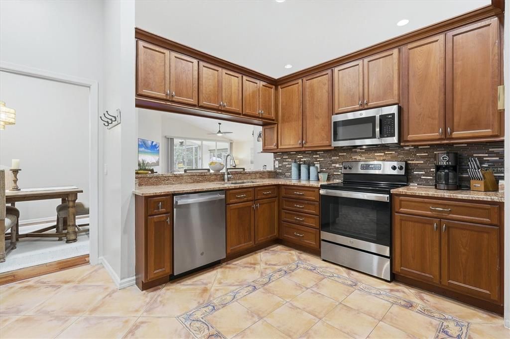 For Sale: $539,000 (2 beds, 2 baths, 1753 Square Feet)