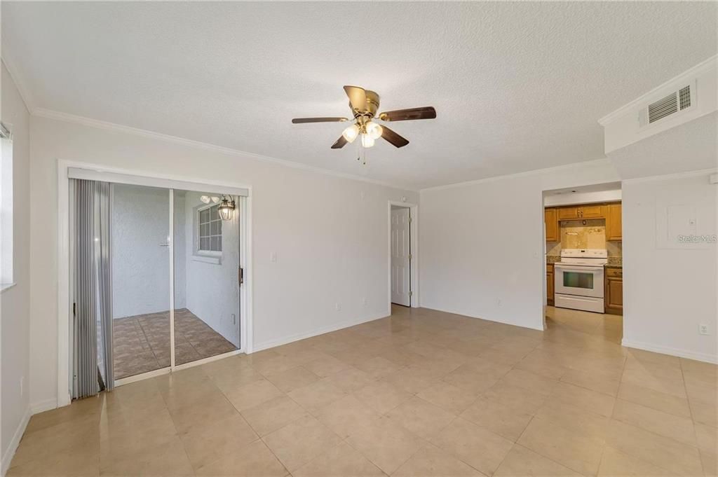 For Rent: $1,300 (2 beds, 2 baths, 837 Square Feet)