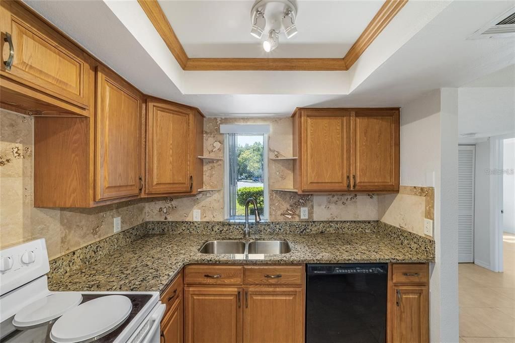 For Rent: $1,300 (2 beds, 2 baths, 837 Square Feet)