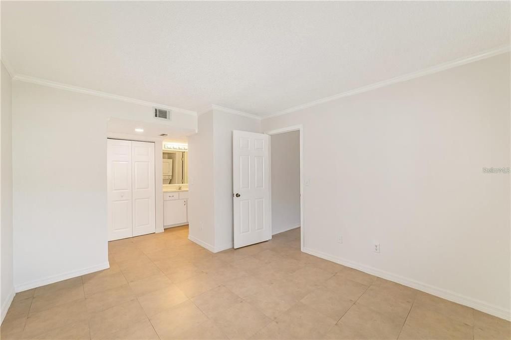 For Rent: $1,300 (2 beds, 2 baths, 837 Square Feet)